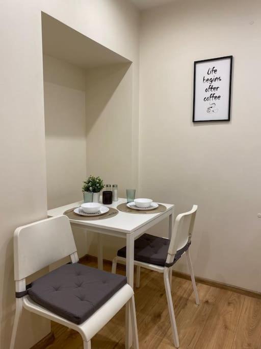 Cozy Near Center Apartment *